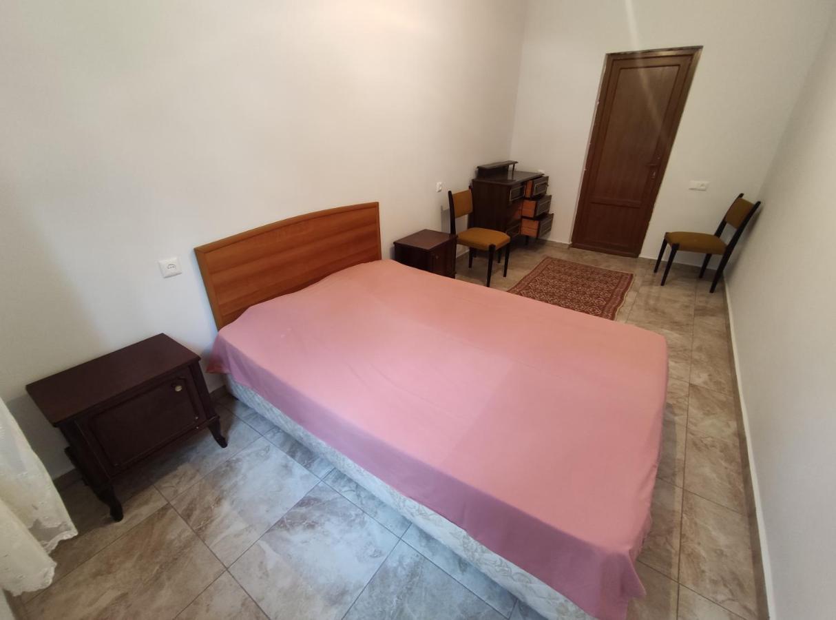 Hostel On The River Batumi Exterior photo